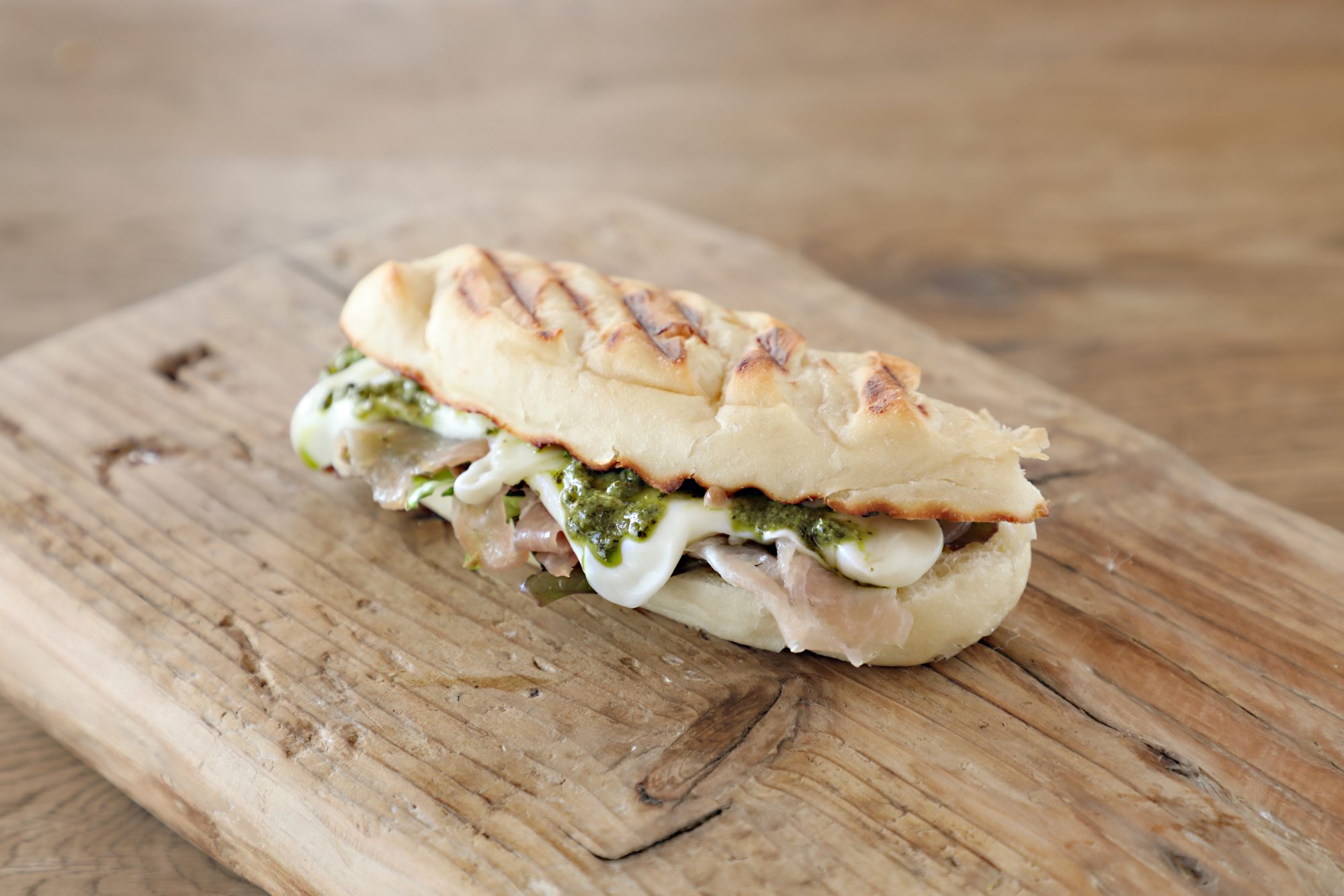 生ハムとモッツァレラチーズのパニーニ